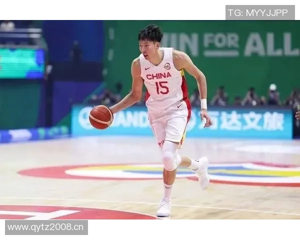 周琦因伤缺席亚洲杯赛场与队友并肩作战全力以赴进行康复训练