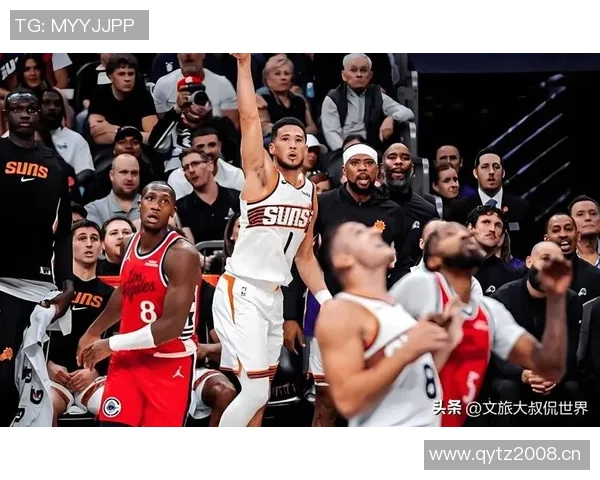 布克高效表现仅用26分钟砍下19分3助攻成为球队绿叶助力胜利