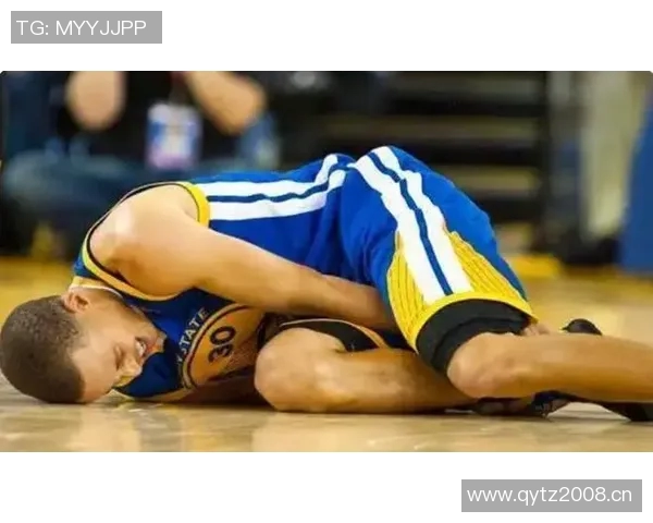 勇士队医澄清库里伤情错误左腿受伤引发关注与讨论