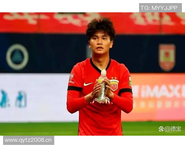 蒯纪闻赛后手臂缠绷带半场被换下愿无大碍引发球迷关心